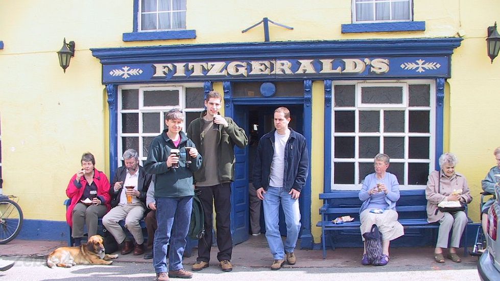 20-Heidi & Trent get into another pint at BallyK's Fizgeralds.JPG